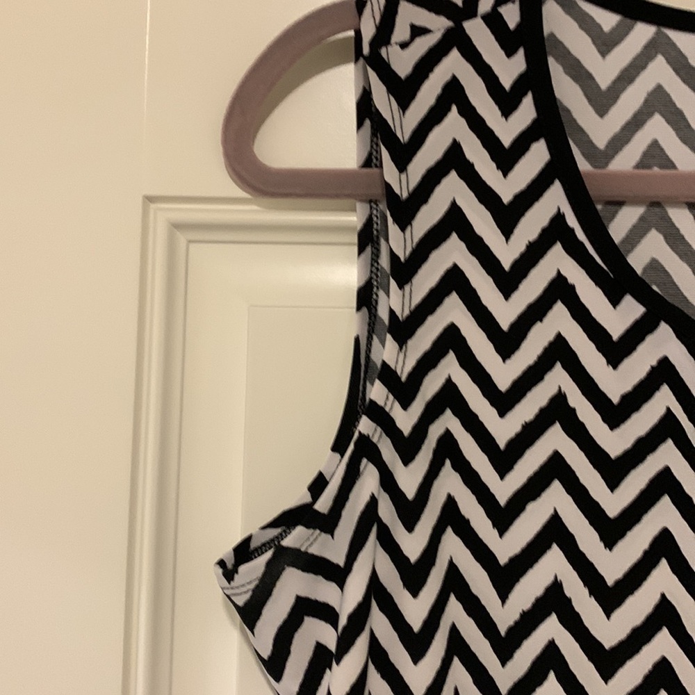 Susan Lawrence Sleeveless Blouse - Picture 5 of 6
